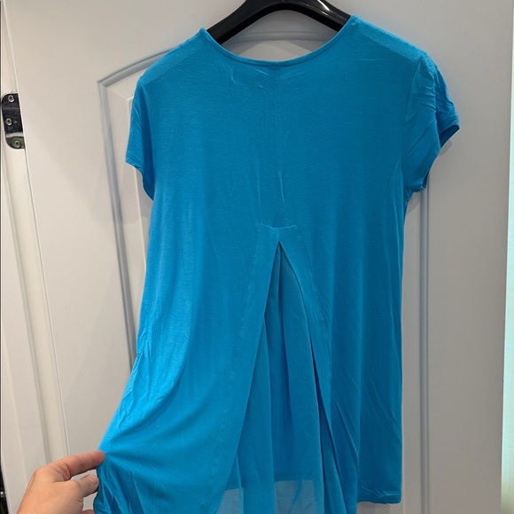 Women's Medium Neiman Marcuss  Blue Top - Picture 2 of 2